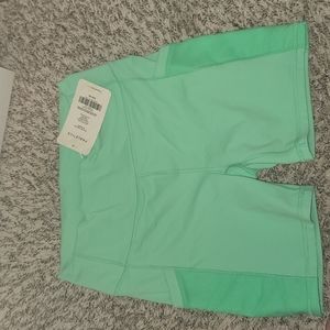 NWT! Fabletics on the go short- L